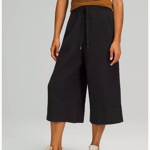 Womens Lulu drawstring capri